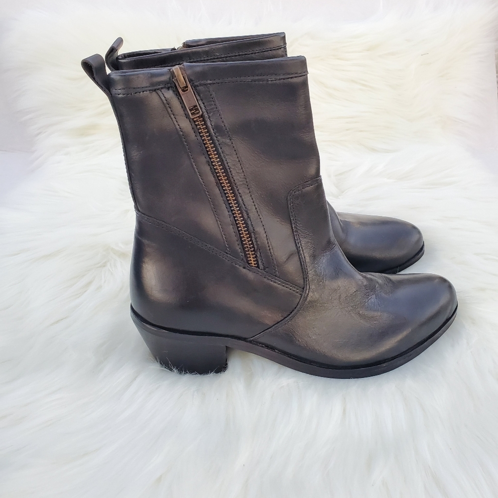 Chelsea Black Leather ZipUp Heeled Boots Gem